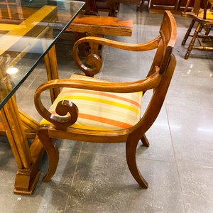 Lote anterior: Juego de Comedor Rústico con Sillas de Madera y Tapizado Rayado