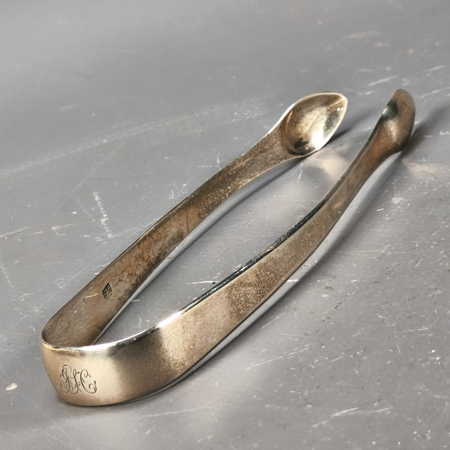 Lote anterior: Pinza para terrones de azúcar en plata con monograma