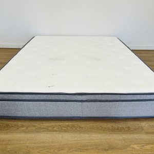 Lote siguiente: Colchón Queen 160x200cm con Resortes