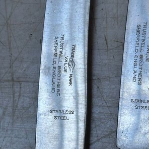 Lote de Cucharas y Cuchillos de Acero Inoxidable con Mangos de Madera - imagen 4