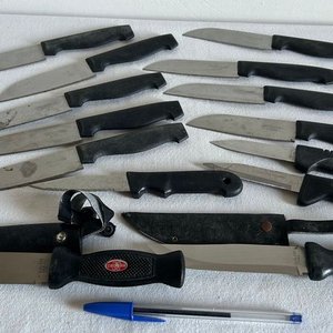Lote siguiente: Lote de Cuchillos de Cocina y Utilitarios