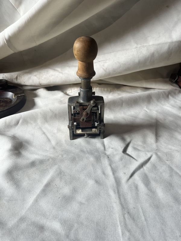 Numerador de hojas antiguo para venta