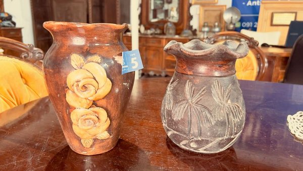 Dos floreros de cerámica decorativos - imagen 1