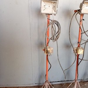 3 Focos Industriales con Pie de Hierro Naranja - imagen 4