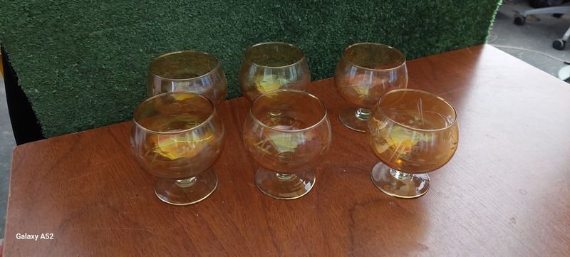 Lote siguiente: Vajilla de cristal y madera