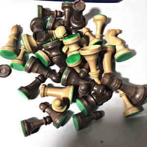 Juego de Ajedrez Clásico en Caja y Par de Rollers - imagen 2