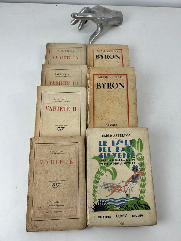 Lote anterior: Colección de 7 libros de literatura francesa con firmas