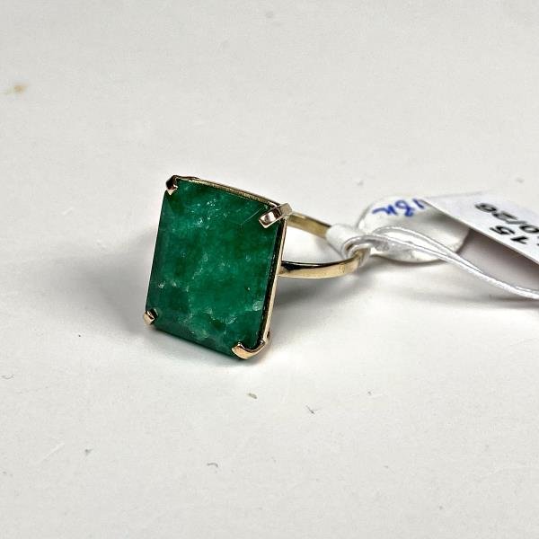 Anillo de Oro 18k con Esmeralda Rectangular Grande