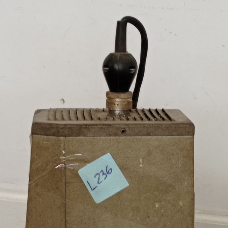 Aparato antiguo para revelado de fotos: una máquina fotográfica clásica - imagen 5