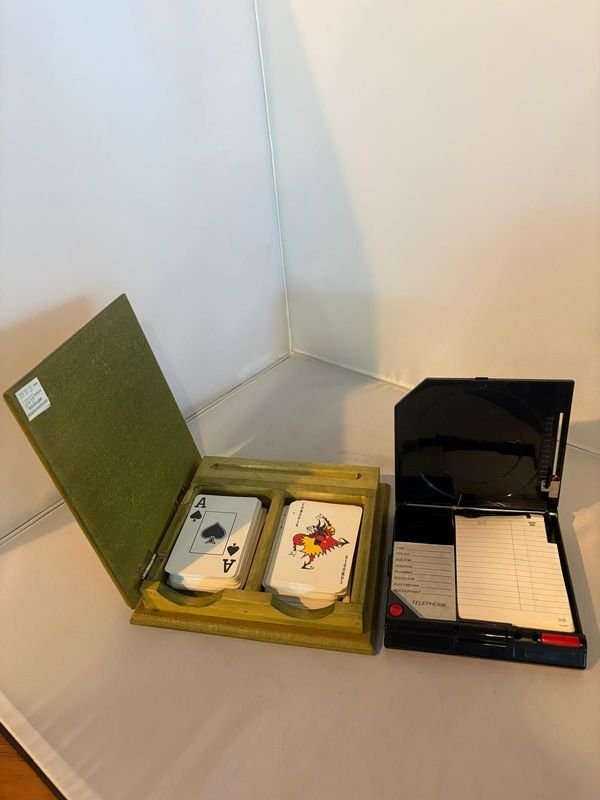 Estuche para cartas y calendario en buen estado