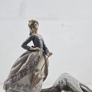 Figura de Porcelana Española Lladró Mujer con Sombrilla - imagen 2