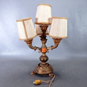 Lote siguiente: Lámpara de mesa antigua de madera tallada dorada a la hoja con cuatro luces