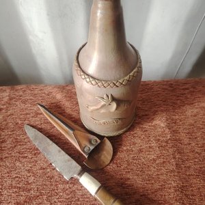 Cuchillo Artesanal con Botella Decorativa "Sombrero" - imagen 7