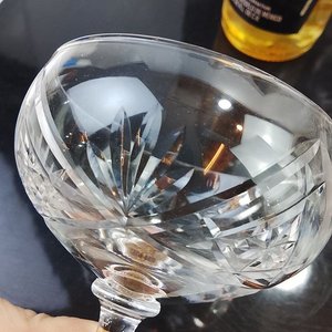 L 094 - Conjunto de copas de licor y de vino de vidrio tallado con diferentes motivos, ideales para vestir una mesa importante (Buen Estado) - imagen 2