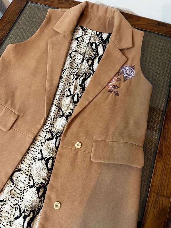 Chaleco de Paño Talle M con Bordado de Flores - imagen 1