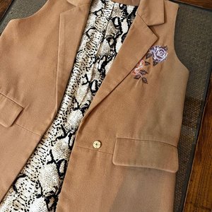 Chaleco de Paño Talle M con Bordado de Flores - imagen 1