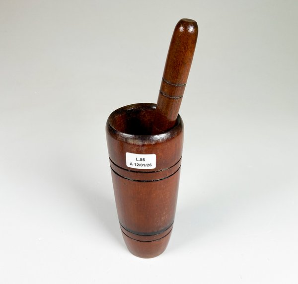 Lote siguiente: Mortero de madera manual con altura de 15 cm