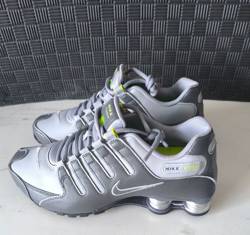 Zapatillas Nike Shox NZ Gris Talle 40
