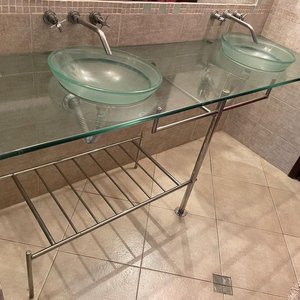LOTE DESTACADO-Mesada de Baño de Vidrio con 2 Bachas / Base Acero Inoxidable con estante y soporte para toalla. - imagen 6