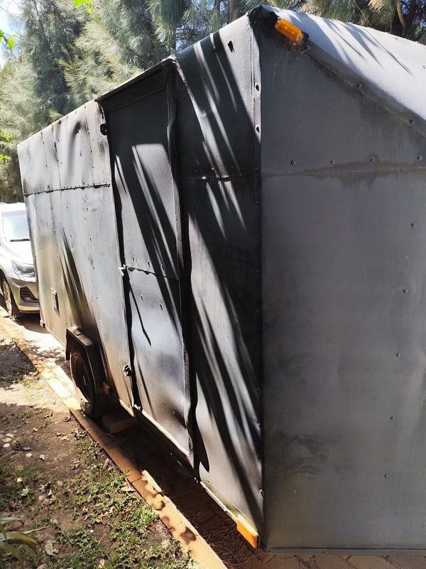 Tráiler cerrado tipo furgón para transporte de motos, herramientas y mercadería - imagen 18