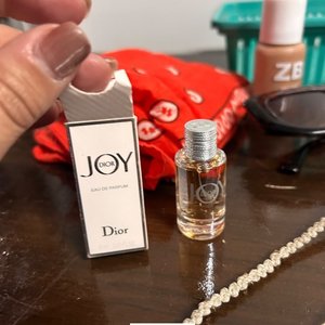 Lote de Maquillaje, Lentes de Sol, Organizador y Accesorios Varios - imagen 5