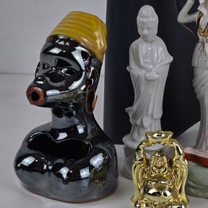 Lote Variado de Figuras Decorativas: Budas, Pareja de Época, Abstracta y Más - imagen 3