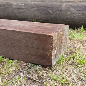 Dos tirantes Cilindrico de madera con Detalles de Uso Medidas: Largo 300 cm  x Diámtero 12 cm /  Tirante rectangular de madera Noble .Medidas: Largo 152 cm  x 9 cm x 15 cm - imagen 7