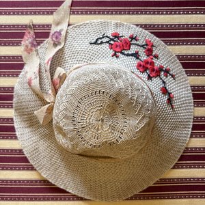 Lote de Bolsos y Sombrero de Ala Ancha Artesanal - imagen 7