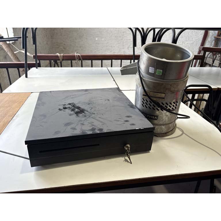 Lote anterior: Máquina de exprimir industrial y gabeta registradora