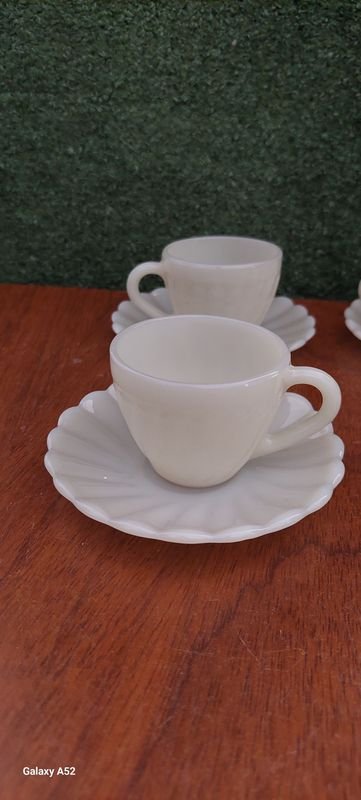 Tazas y platillo de porcelana blanca - imagen 10