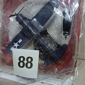 Lote anterior: Avión en Miniatura de Colección con Soporte y Publicación