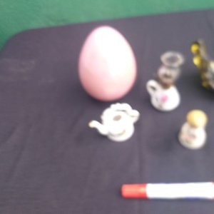 Lote Variado: Huevo Decorativo, Tetera Miniatura y Adornos de Vidrio - imagen 3