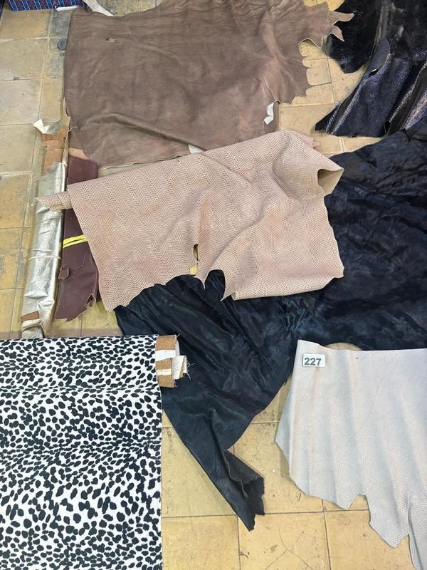 Lote de Pieles Variadas para Artesanías o Diseño