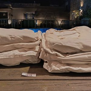 6 Fundas de Tela Beige para Sillas - Con Detalles de Uso - imagen 3