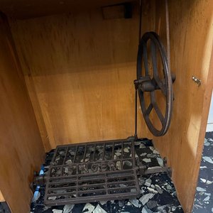 Máquina de Coser Singer con Mueble Moderno y Accesorios - imagen 5