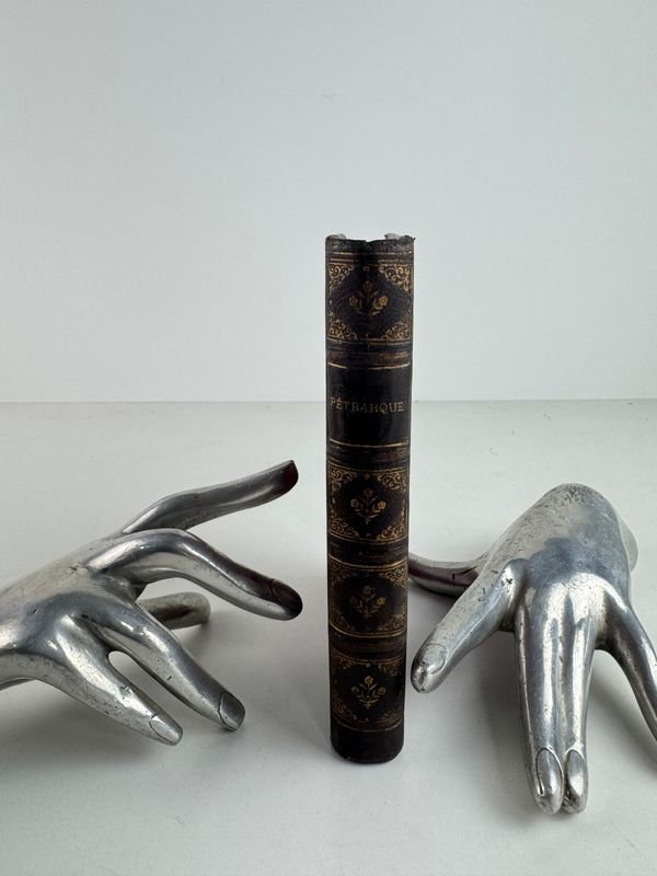 Libro de Sonetos de Petrarca, edición francesa del siglo XIX