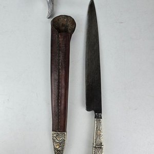 Lote siguiente: Cuchillo Criollo Franz Wenk con Vaina de Cuero y Detalles en Plata y Oro