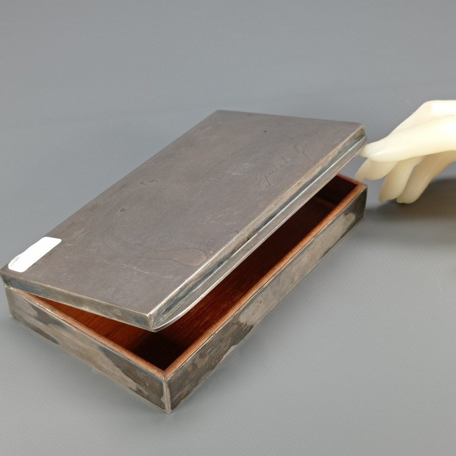Cigarrera de mesa en plata con interior de madera firmada por Ernesto Geisel - imagen 7
