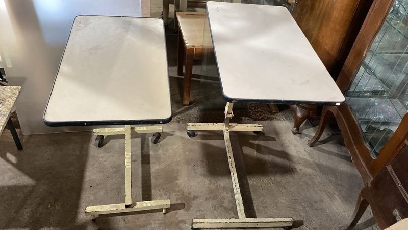 Juego de 2 Mesas Auxiliares Desayunadoras con Ruedas
