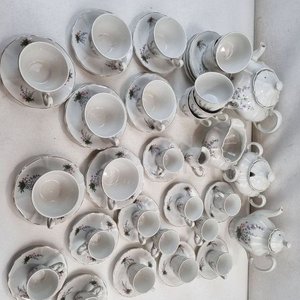 Juego de Té y Café Porcelana Olmos Completo con Flores y Bordes Dorados - imagen 3