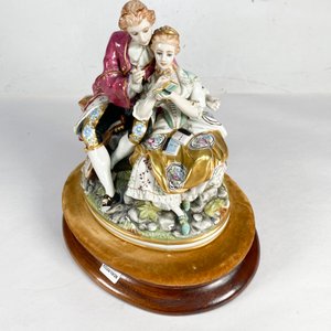 Grupo de Porcelana "Escena Galante" Sitzendorf con Base de Madera - imagen 5