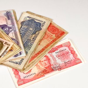 Lote de Billetes Antiguos de Uruguay y Paraguay - imagen 3