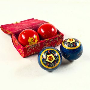 Par de Bolas Antiestrés Decorativas con Estuche - imagen 1