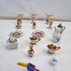 L 449 - Varias Piezas - Atractivo lote de miniaturas decorativas con jarrones, pocillos y tetera, ideales para coleccionistas y maquetas. - imagen 1