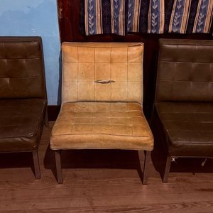 Lote anterior: 3 Butacas de Cuero Sintético Marrón y Ocre