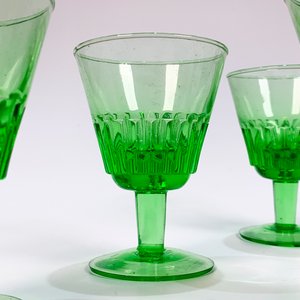 Juego de 8 Copas Cónicas de Vidrio Verde para Licor - imagen 2