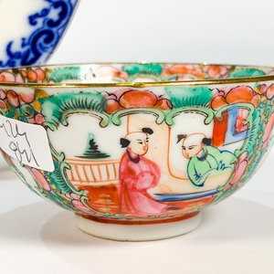 Tres Piezas de Porcelana Oriental Chinaiserie y Floral - imagen 3