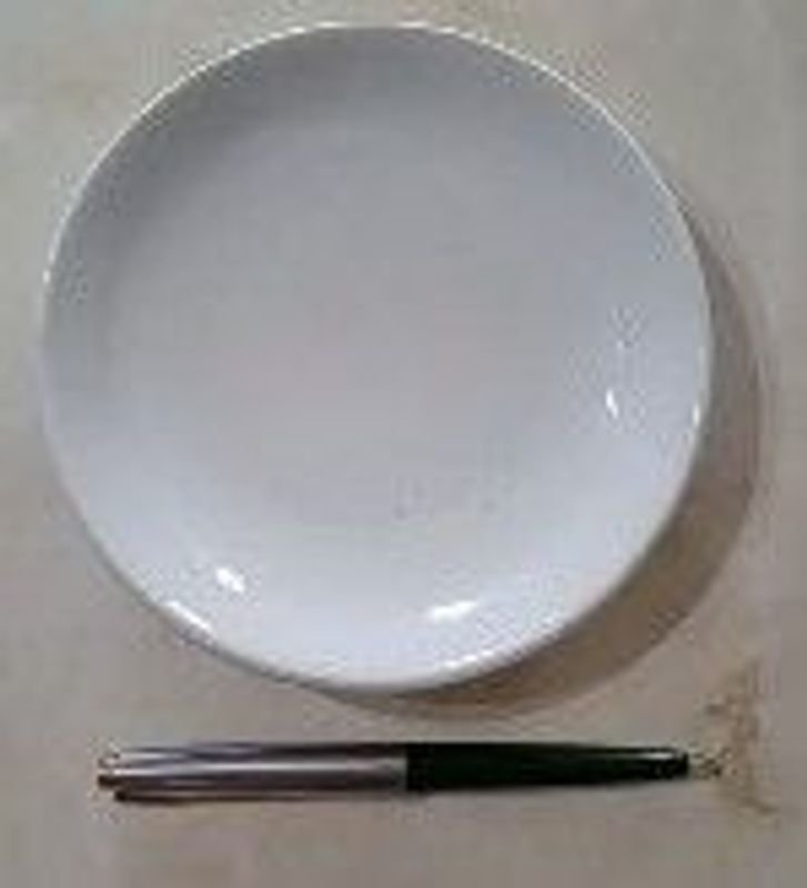 Plato de loza INGLESA, línea blanca J&G Meakin (usado como cenicero) - imagen 1