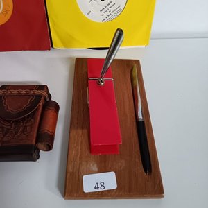 Radio Portátil Antigua y Vinilos - imagen 4