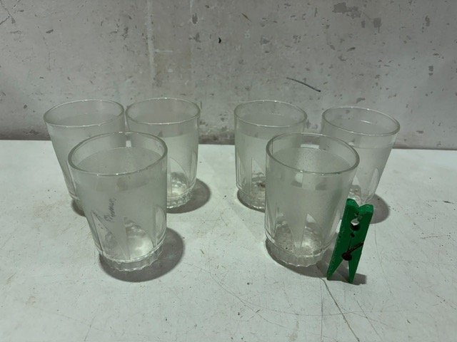 Set de 6 Vasos de Vidrio Translúcido con Diseño